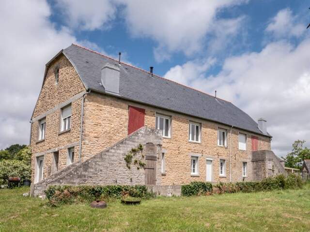 Maison en pierre de 8 pièces principales — photo du bien