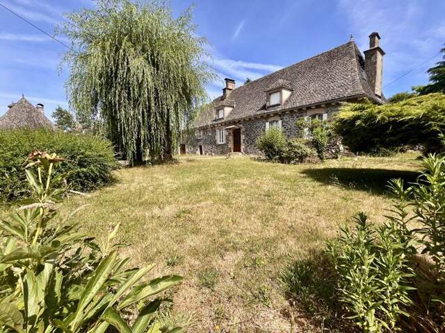 Maison en pierre de 11 pièces principales — photo du bien