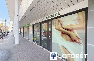 LOCAL COMMERCIAL Hyper centre de BOURGOIN JALLIEU - 71.22 m2 — photo du bien