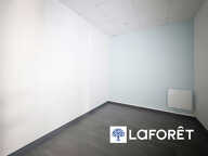 LOCAL COMMERCIAL Hyper centre de BOURGOIN JALLIEU - 71.22 m2 — photo 4