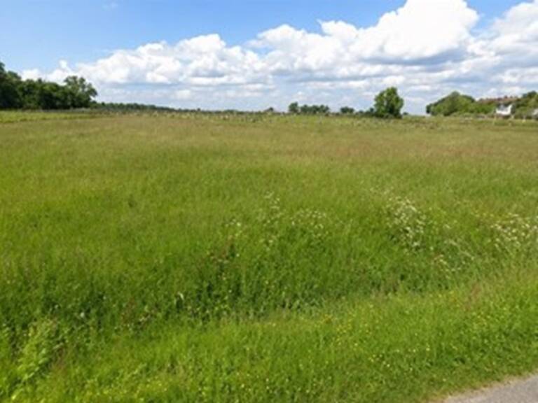 Terrain à bâtir à Saint-Savin (33920) — photo 1