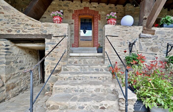DOMAINE DE CHARME DU XIXᵉ SIÈCLE – 220 m² – MONTS DU LYONNAIS — photo 3