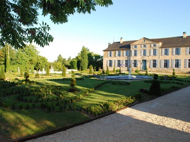ELEGANT CHATEAU XVIIIs, sans travaux, sur 1 hectare clos de murs, jardin paysagé, chapelle, orangerie, dépendances, pour famille, evenementiel  près de Pau, Lourdes, Marciac, Tarbes — photo 1
