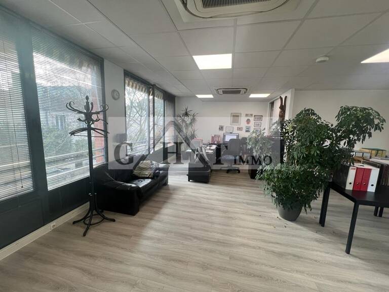 A louer 150m² d'entrepôt bureaux — photo 1