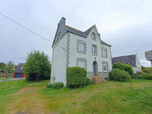 29520 Châteauneuf du Faou maison rénovée 5 chambres sous sol complet — photo du bien