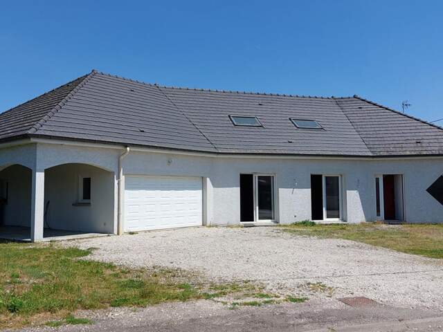 Maison Saint Loup sur Semouse 6 pièce(s) 214 m2 plain pied jardin — photo du bien