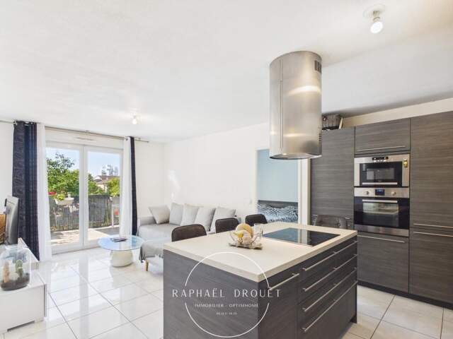 VAULX-EN-VELIN VILLAGE SUD – APPARTEMENT T4 DE 74 m² AVEC TERRASSE ET GARAGE — photo du bien