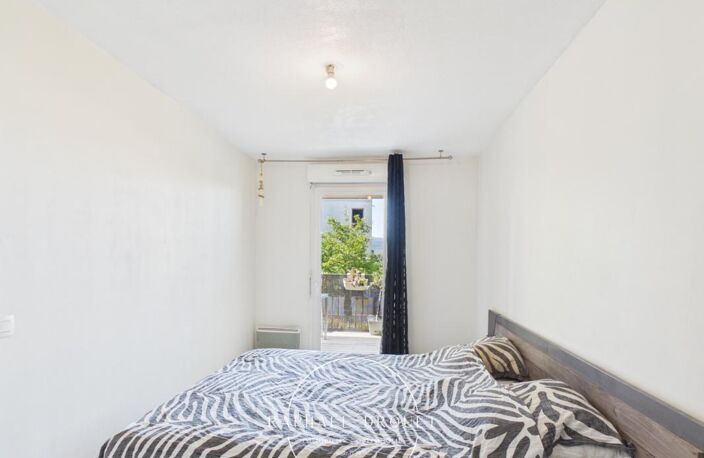 VAULX-EN-VELIN VILLAGE SUD – APPARTEMENT T4 DE 74 m² AVEC TERRASSE ET GARAGE — photo 4