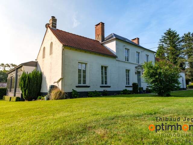 Maison bourgeoise avec piscine sur plus de 13 000 m², cadre calme et intimité préservée — photo du bien