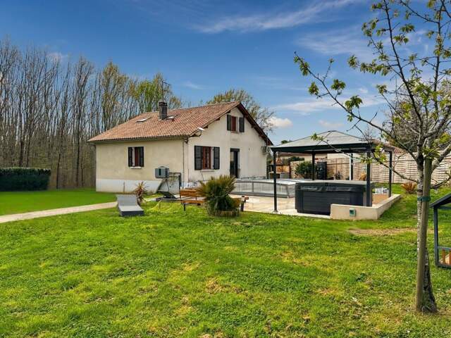 À VENDRE – DOUZILLAC (24190) Maison rénovée avec piscine – 156 m² habitables – Terrain clos de 1 326 m² – 195 000€ FAI — photo du bien