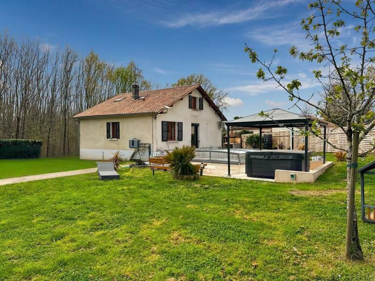   À VENDRE – DOUZILLAC (24190) Maison rénovée avec piscine – 156 m² habitables – Terrain clos de 1 326 m² – 195 000€ FAI — photo 1