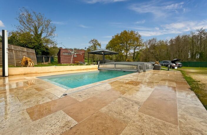   À VENDRE – DOUZILLAC (24190) Maison rénovée avec piscine – 156 m² habitables – Terrain clos de 1 326 m² – 195 000€ FAI — photo 3