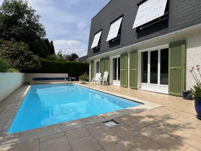 MAISON 5 CHAMBRES + BUREAU + PISCINE — photo du bien