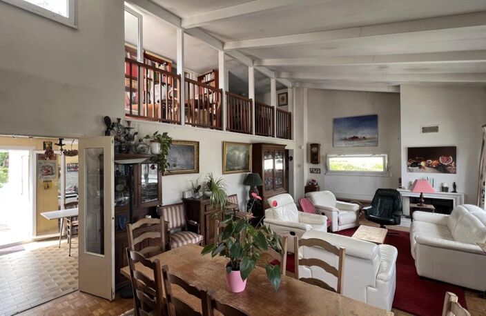 MAISON 5 CHAMBRES + BUREAU + PISCINE — photo 3