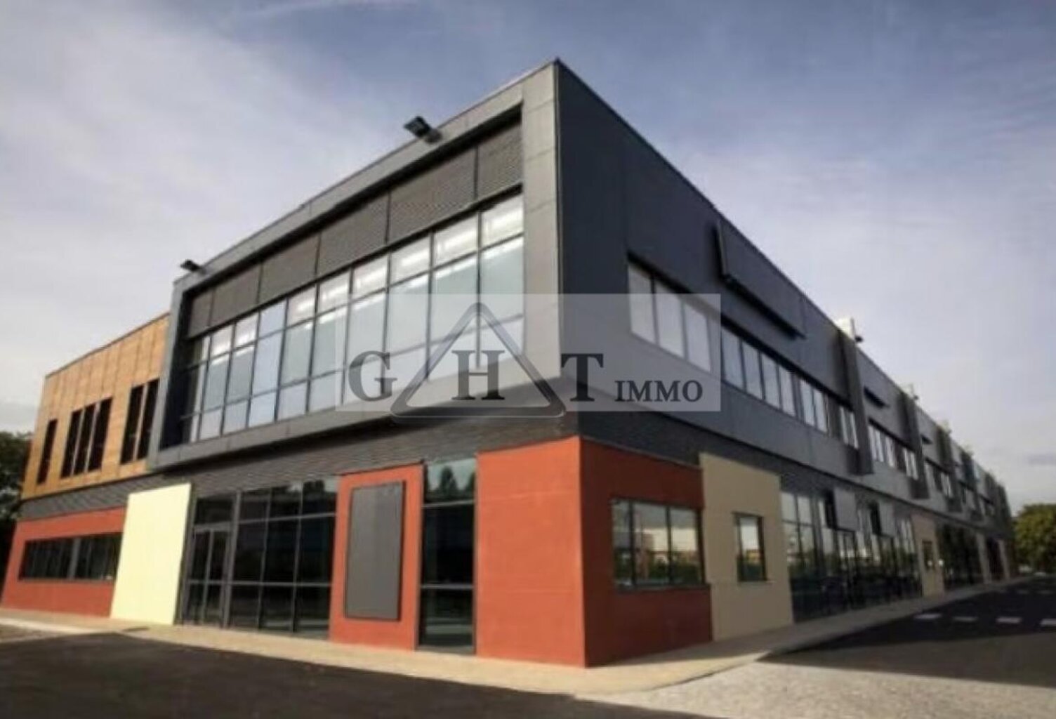 Entrepôt Bureaux A louer — photo 1