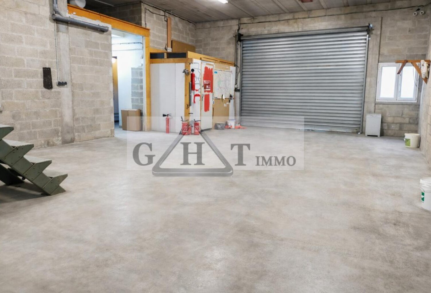 ENTREPOT BUREAUX 184 M2 A CHAMPIGNY-SUR-MARNE — photo 1