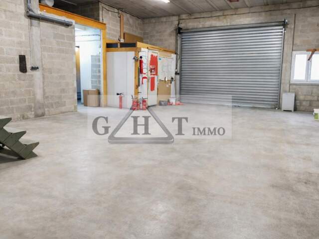 ENTREPOT BUREAUX 184 M2 A CHAMPIGNY-SUR-MARNE — photo du bien
