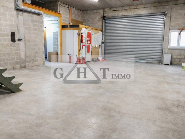 ENTREPOT BUREAUX 184 M2 A CHAMPIGNY-SUR-MARNE — photo 1