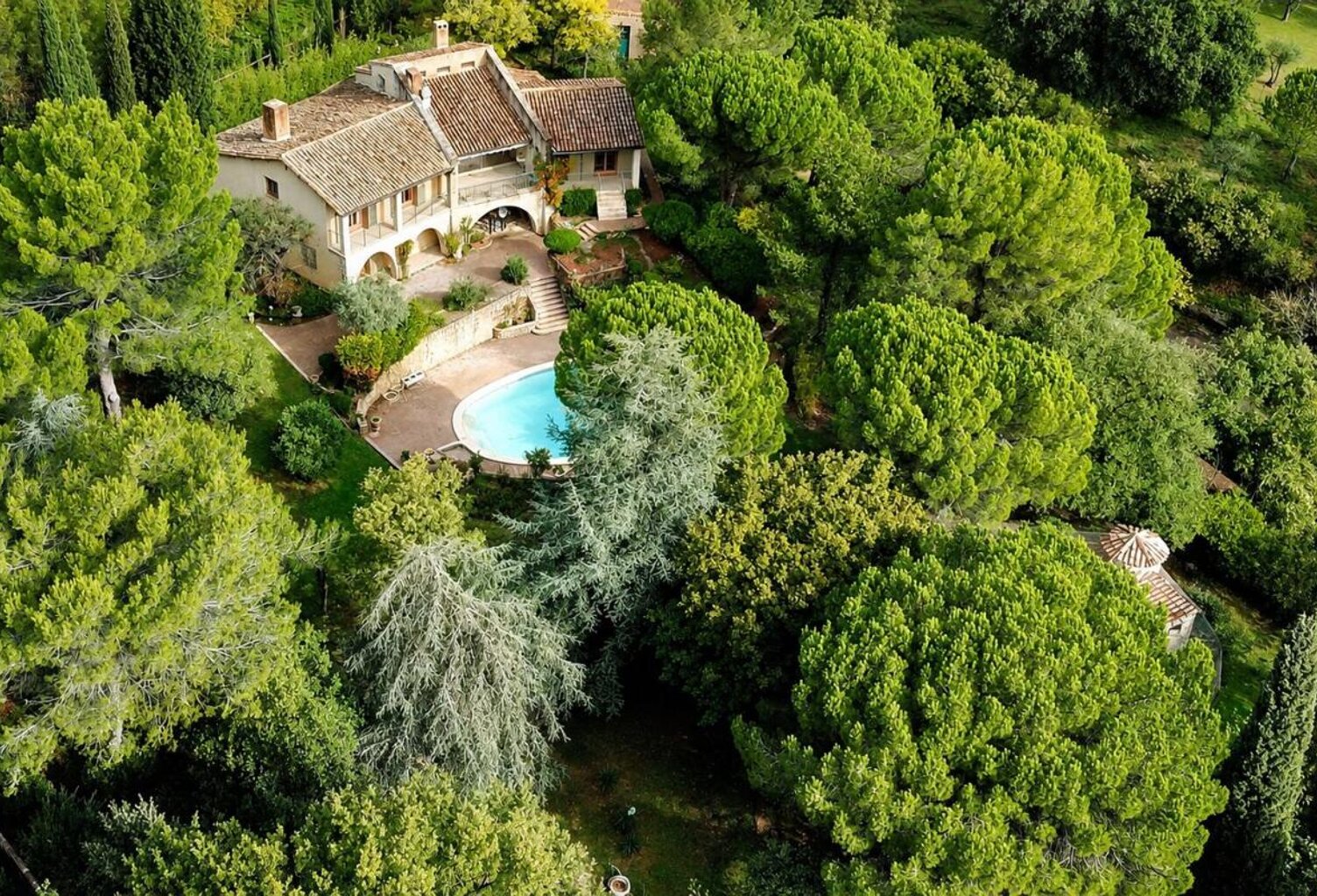 Maison À Vendre Villeneuve Les Avignon, 218 m², 5 chambres, Parcelle 3700 m² — photo 1