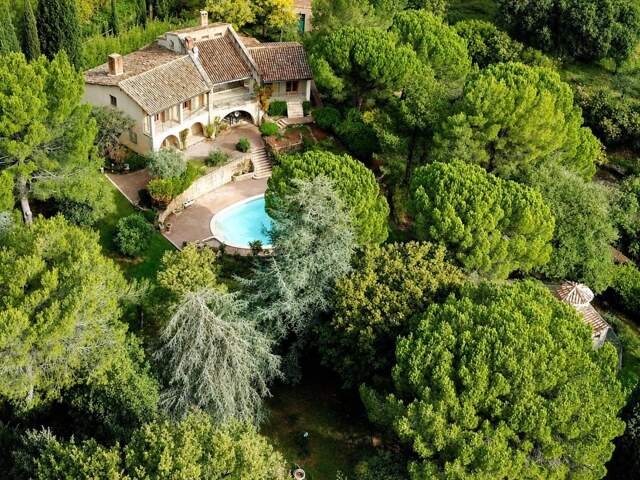 Maison À Vendre Villeneuve Les Avignon, 218 m², 5 chambres, Parcelle 3700 m² — photo du bien