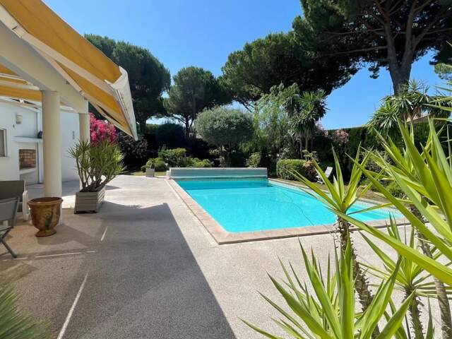LA GRANDE MOTTE : Villa familiale aux volumes rares — photo du bien