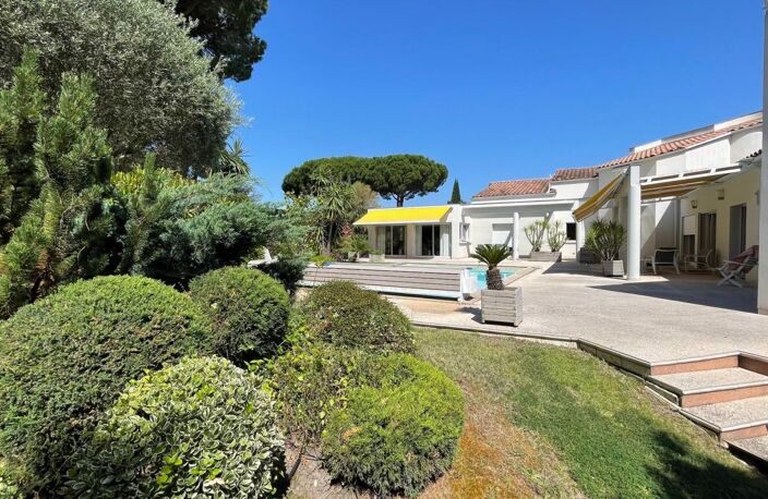 LA GRANDE MOTTE : Villa familiale aux volumes rares — photo 2