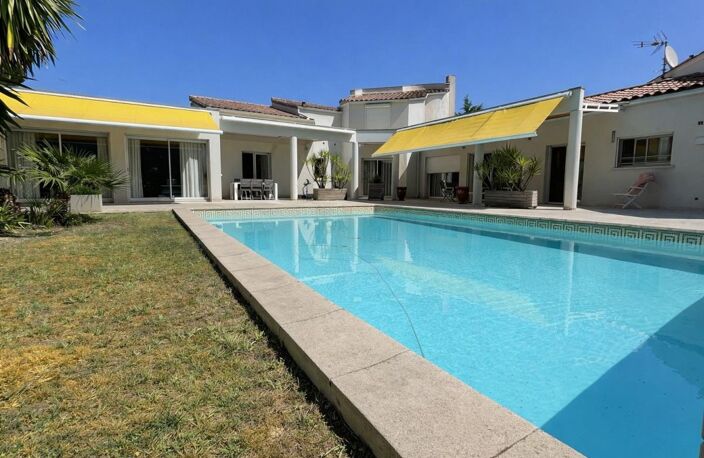 LA GRANDE MOTTE : Villa familiale aux volumes rares — photo 3