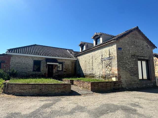 Maison de ville dans un hameaux — photo du bien