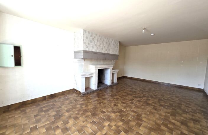 Maison de bourg, 3/4 chambres, terrain et dépendances — photo 3
