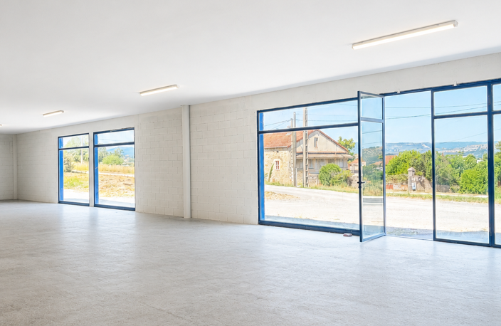 Opportunité commerciale - Local / showroom 698m2 - 3 vitrine — photo 3