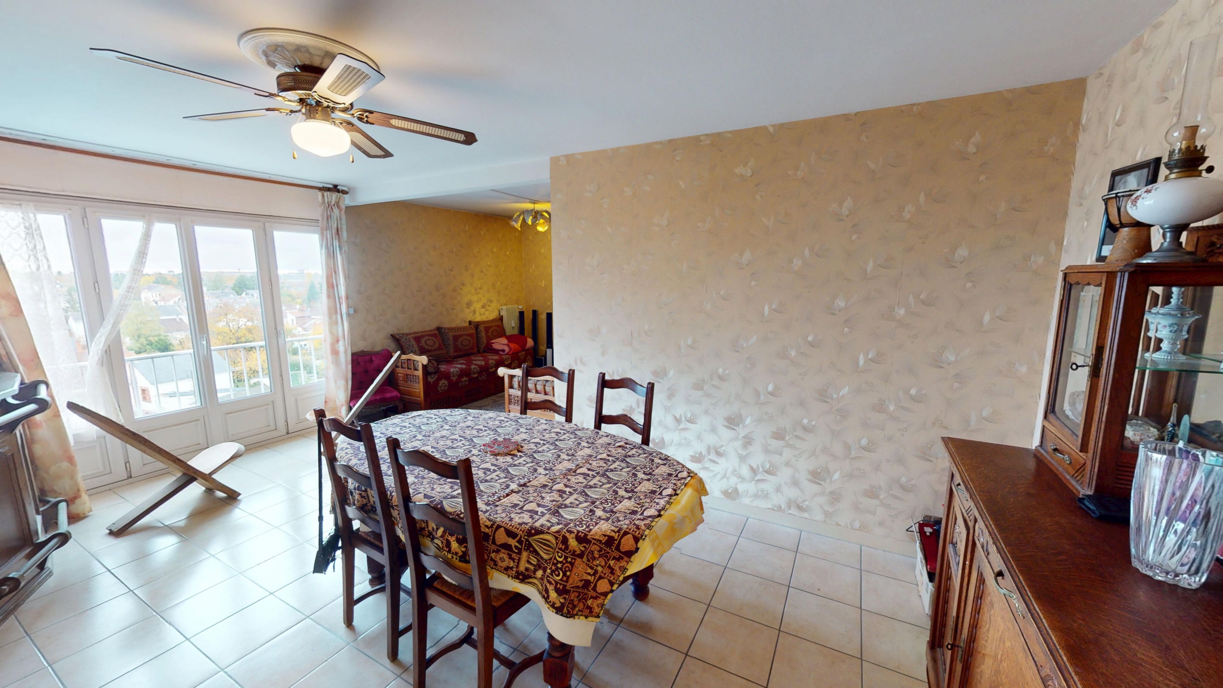 Orléans – Les Blossières – T5 99 m² – Dernier étage avec ascenseur