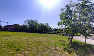 Terrain  557 m² à vendre à Polliat (01310)