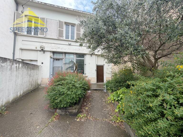 ENSEMBLE IMMOBILIER À FORT POTENTIEL – ANCIEN BÂTIMENT EMBLÉMATIQUE – CENTRE DE MANDRES-LES-ROSES — photo 1