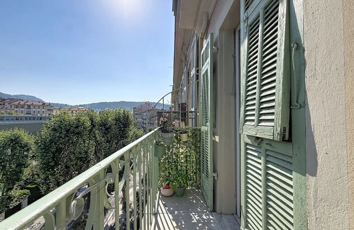F2 NICE - CARABACEL - DERNIER ÉTAGE - BALCON — photo 2