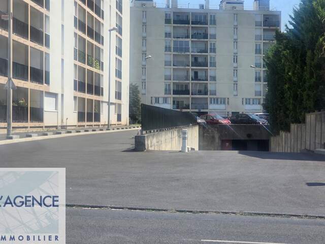 Garage box en sou-sol — photo du bien