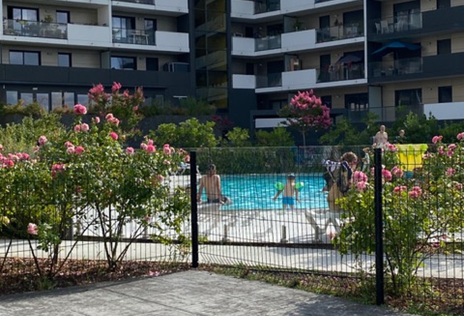 1 Pièce 34 M2 terrasse quartier Tasta Sud BRUGES — photo 1