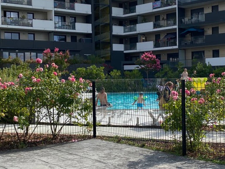 1 Pièce 34 M2 terrasse quartier Tasta Sud BRUGES — photo 1