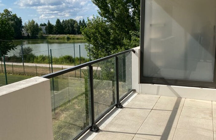 1 Pièce 34 M2 terrasse quartier Tasta Sud BRUGES — photo 3