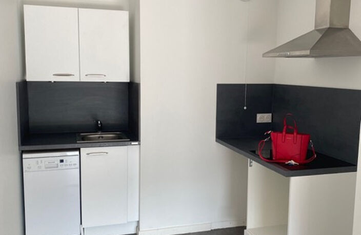 1 Pièce 34 M2 terrasse quartier Tasta Sud BRUGES — photo 4
