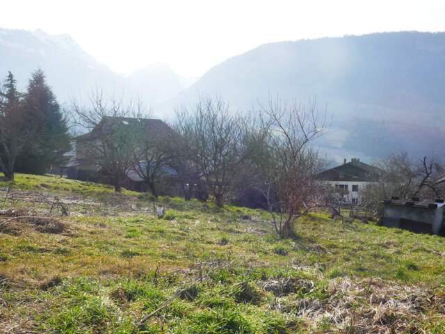 FAVERGES. TERRAIN DE 1000M² — photo du bien