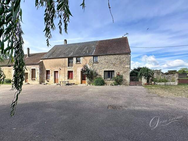 Dans l'AUXOIS: Ancien corps de ferme de caractère — photo du bien