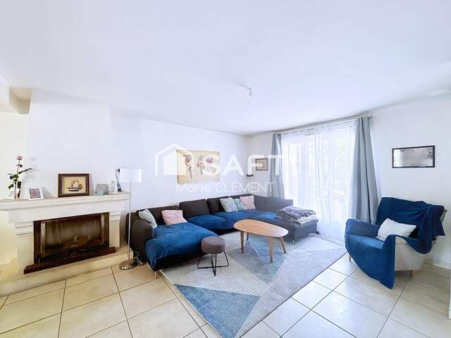 Maison familiale de 159 m2 avec jardin et garage — photo du bien