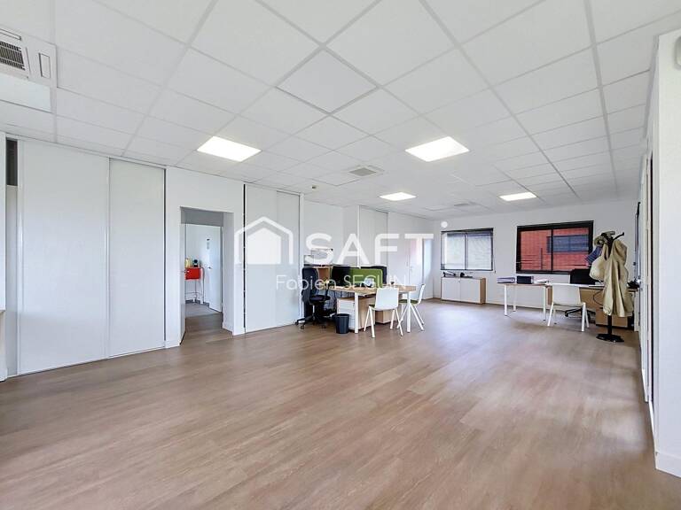 Bâtiment commercial / artisanal, au cœur d'une zone d'activité dynamique ! — photo 1
