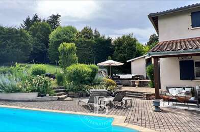 Maison 6 pièces 3150 €
