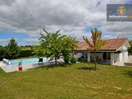 Plain-pied contemporain avec piscine et vue — photo 3