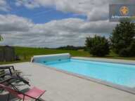 Plain-pied contemporain avec piscine et vue — photo 4