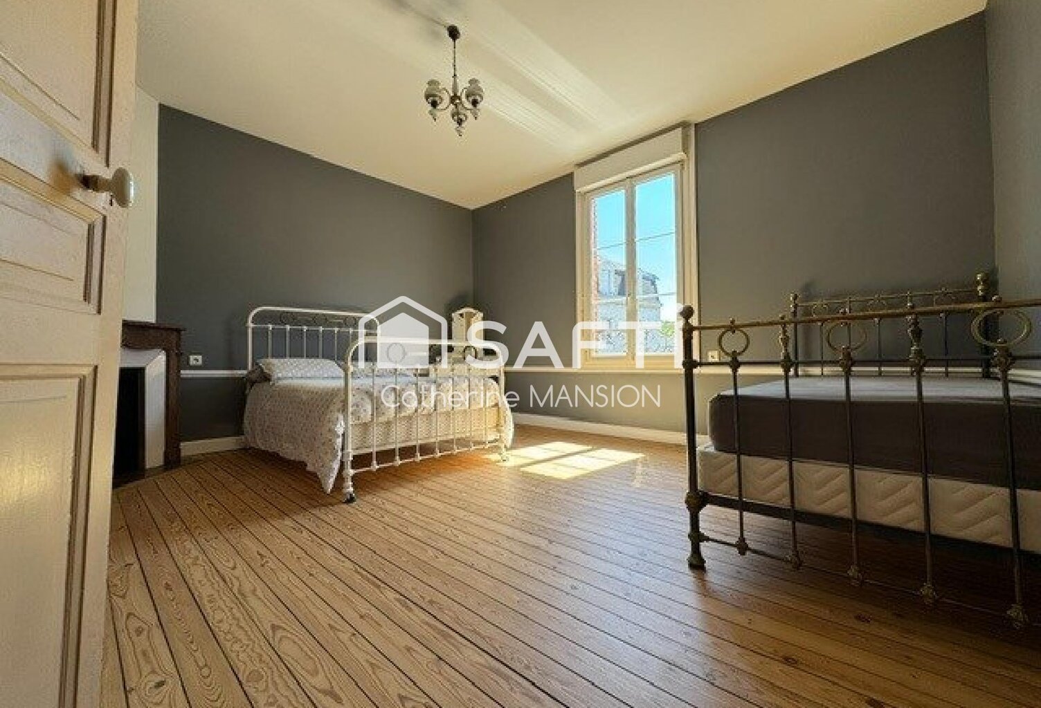 A vendre à Reims très belle maison de caractère avec jardin, garage, cave, 6 chambres — photo 1