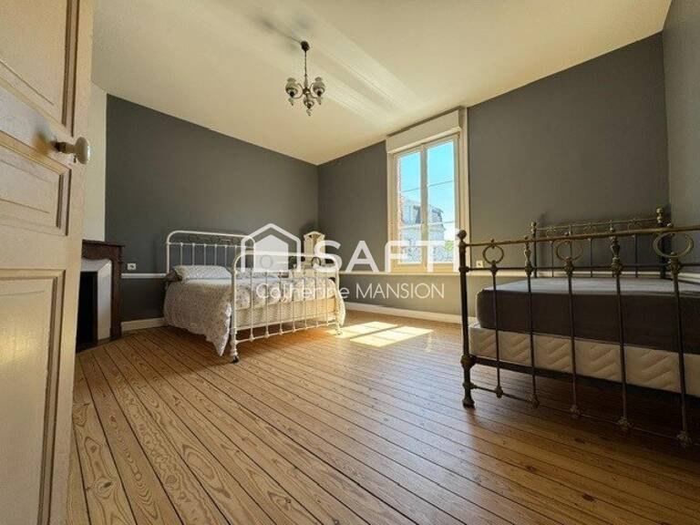 A vendre à Reims très belle maison de caractère avec jardin, garage, cave, 6 chambres — photo 1