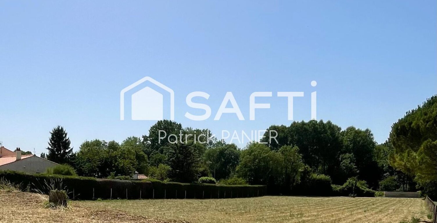 Découvrez ce magnifique terrain de 3 215 m² situé à Dampierre-sur-Boutonne, dans un environnement paisible et verdoyant, idéal pour concrétiser votre projet de vie. — photo 1