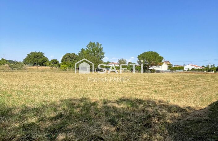 Découvrez ce magnifique terrain de 3 215 m² situé à Dampierre-sur-Boutonne, dans un environnement paisible et verdoyant, idéal pour concrétiser votre projet de vie. — photo 2
